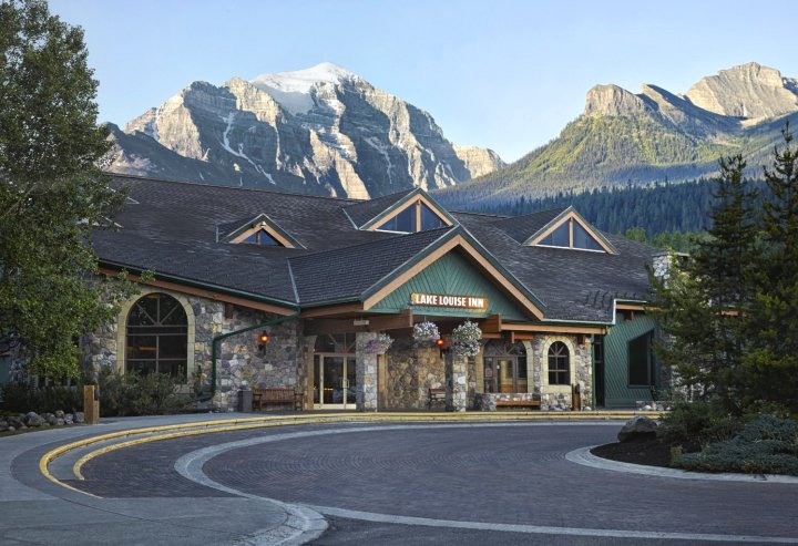 路易丝湖酒店(Lake Louise Inn)