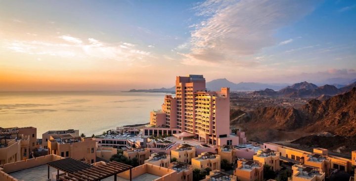富查伊拉海滩费尔蒙酒店及度假村(Fairmont Fujairah Beach Resort)