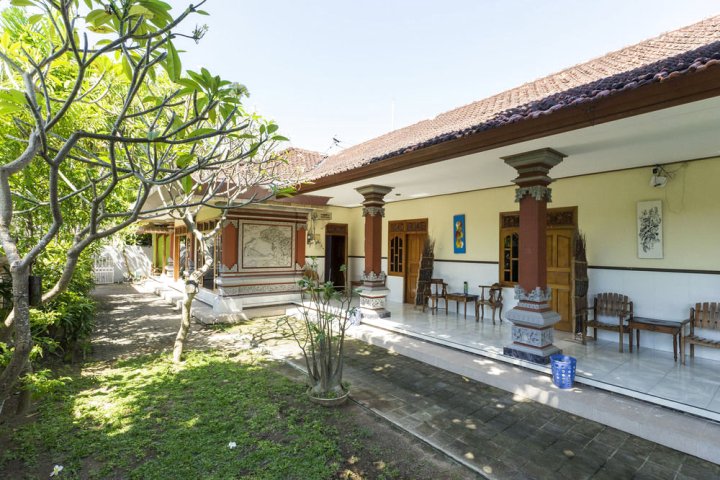 巴厘岛红门白努亚港酒店(RedDoorz Tanjung Benoa Bali)