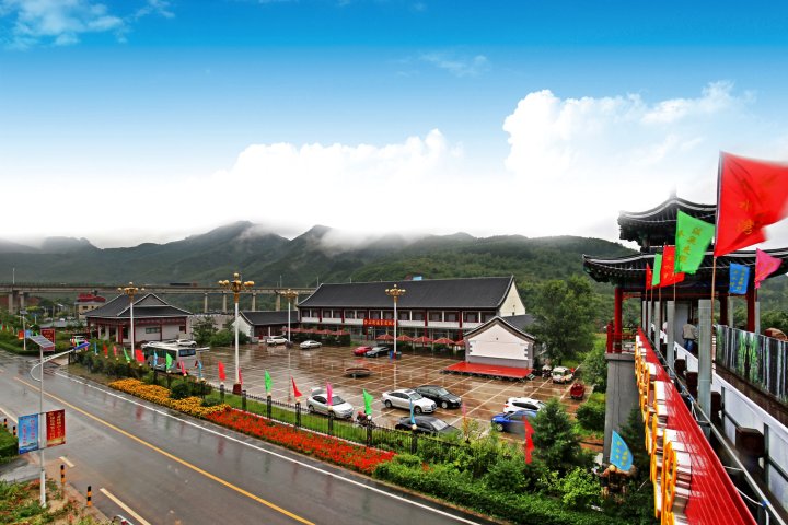 隆化金水湾温泉度假村