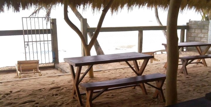 卡拉底亚海滩度假村(Karadiya Beach Resort)