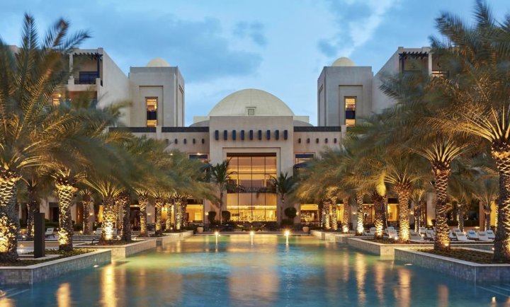 希尔顿阿尔卡麦小湾水疗度假村(Hilton Ras Al Khaimah Resort & Spa)