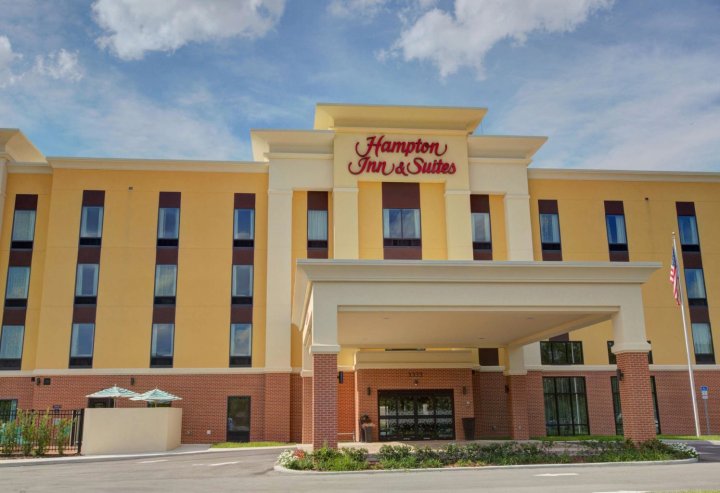 希尔顿坦帕布什花园区欢朋酒店及套房(Hampton Inn & Suites by Hilton Tampa Busch Gardens Area)