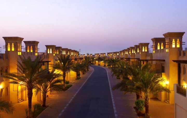 哈姆拉住宅及乡村酒店(Al Hamra Residence & Village)