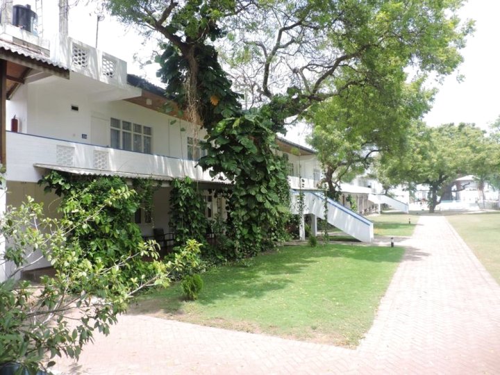 亭可马里鸽子岛海滩度假村(Pigeon Island Beach Resort Trincomalee)