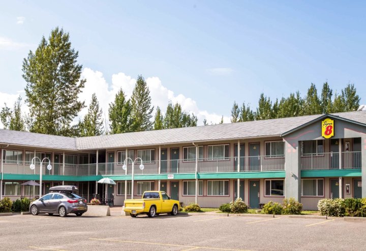 克内尔速8酒店(Super 8 by Wyndham Quesnel BC)