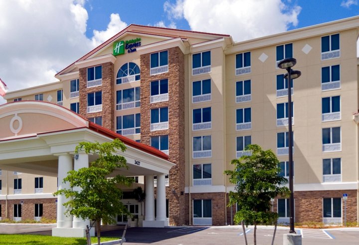 迈尔斯堡西-论坛体育馆智选假日酒店(Holiday Inn Express Hotel & Suites Fort Myers West - the Forum)