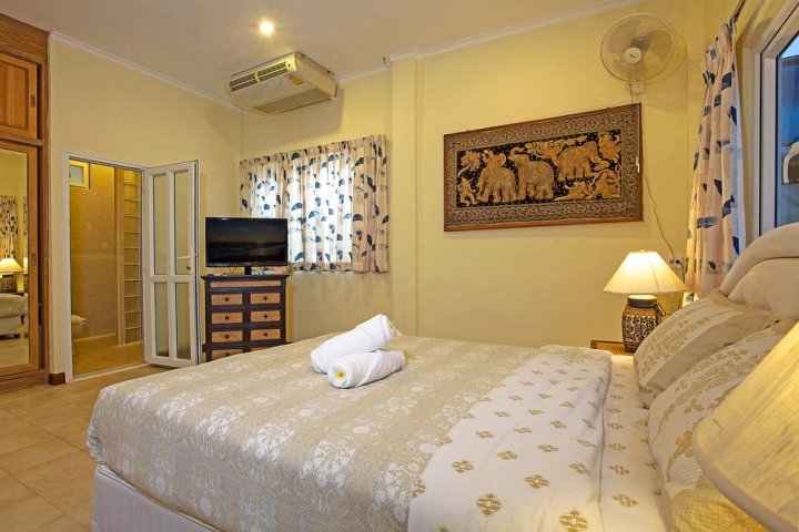 Nai Mueang Far5室泳池别墅(Nai Mueang Far | Modern Asian Style 5 Bed Pool Villa in Central Pattaya)