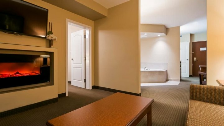 贝斯特韦斯特优质服务套房酒店(Best Western Plus Service Inn & Suites)
