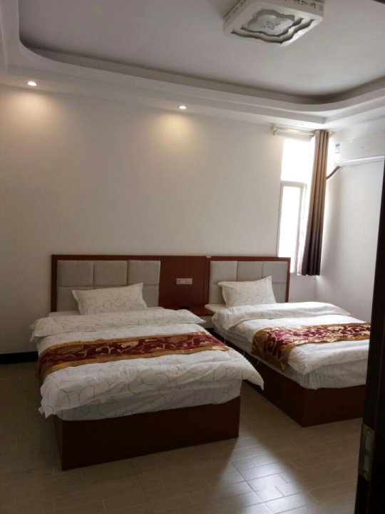 罗平脆肠鸡酒店