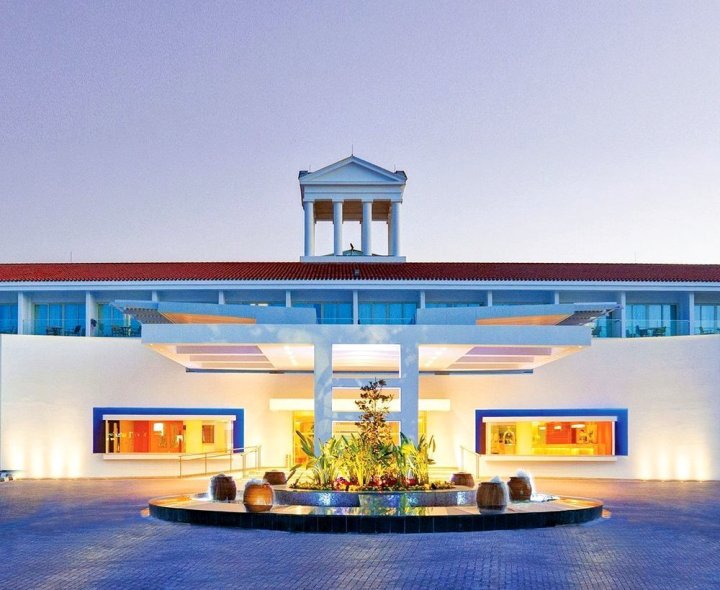 帕福斯奥运礁湖度假村(Olympic Lagoon Resort Paphos)