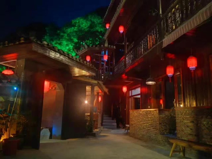 凤凰秋夜山居(原听涛山庄客栈)
