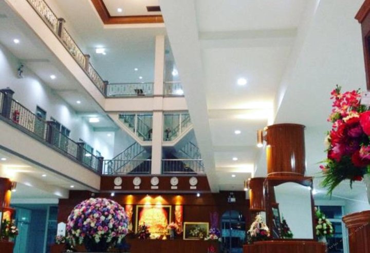 萨克东大酒店(Sakthong Grand Hotel)