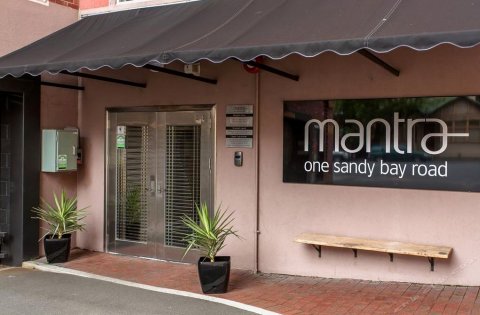 曼特拉桑迪贝伊路一号公寓(Mantra One Sandy Bay Road)