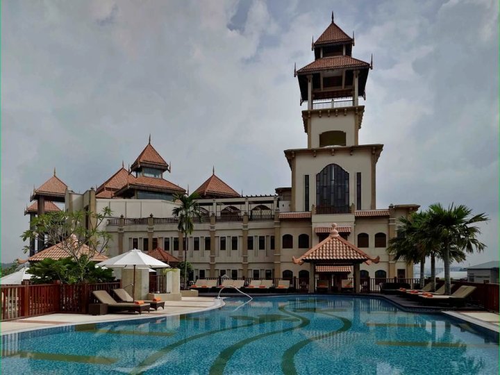 布城希尔顿逸林酒店(Double Tree by Hilton Putrajaya Lakeside)