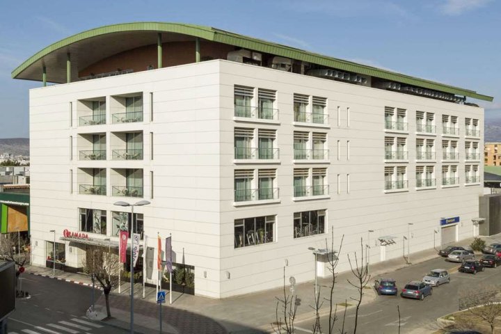 华美达波德戈里察酒店(Hotel Ramada Podgorica)