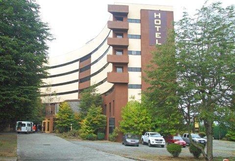 蒙特港维尔塞斯套房酒店(Hotel Versalles Suites Puerto Montt)