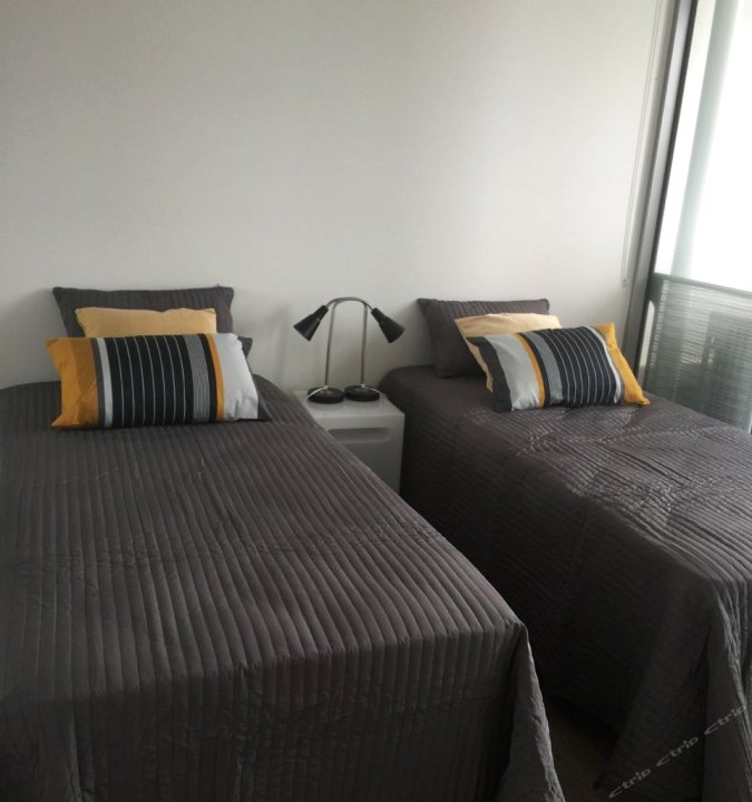 墨尔本自助现代二卧公寓(3104COL)(Melbourne Fully Self Contained Modern 2 Bed Apartment (3104Col))