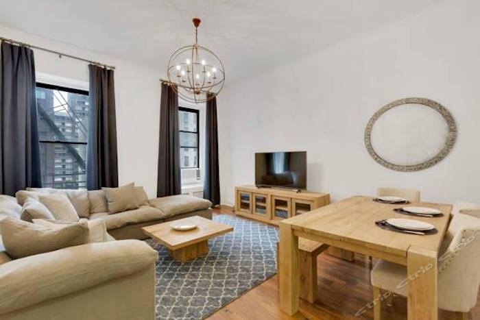 中央公园/时代广场三卧室两浴室新装豪华公寓(Central Park/Time Square 3 Bed 2 Bath, New Renovation & Luxurious)