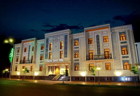 艾莫坎酒店(Emirkhan Hotel)