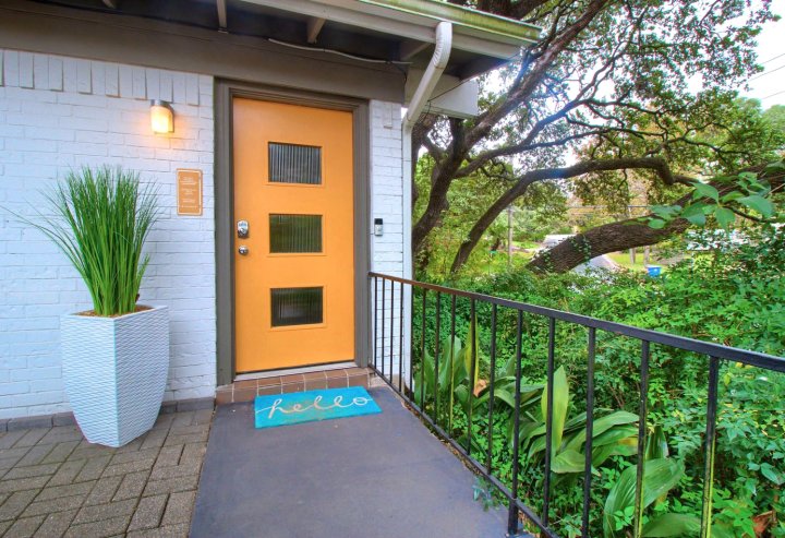 奥斯汀索克空间橙门酒店(Stunning Mid-Century Near Soco/DT: Orange Door)