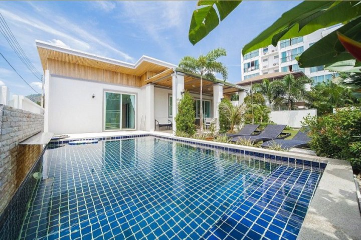 普吉岛卡伦海景别墅(Villa Karon with Sea View Phuket)