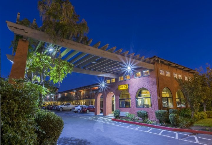 米尔皮塔斯/圣何塞贝蒙特旅馆套房酒店(Baymont by Wyndham Milpitas/San Jose)