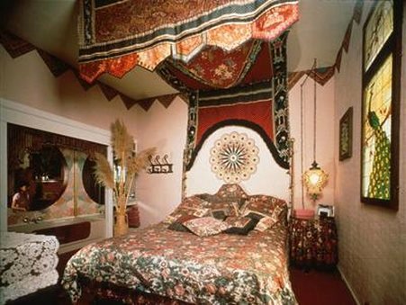 RED VICTORIAN BED AND BREAKFAST