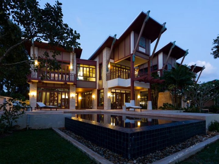 阿玛塔普拉海滩别墅 15 号酒店(Amatapura Beachfront Villa 15)