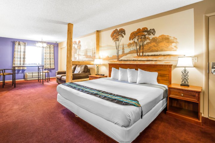 摩押罗德威置地广场套房酒店(Rodeway Landmark Inn and Suites Moab)