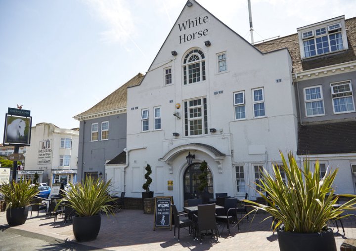 罗廷丁白马酒店 - 格林国王旅馆(White Horse Hotel Rottingdean by Greene King Inns)