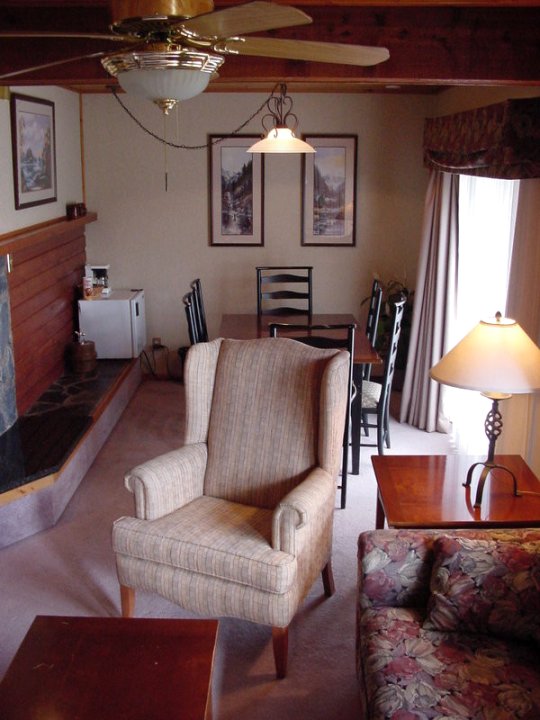 克罗辛度假酒店(The Crossing Resort)