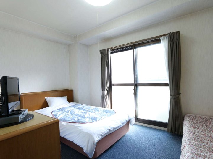 西大津商务酒店(Business Hotel Nishi Otsu)