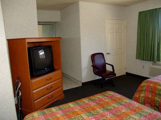 Hollywood Studio Inn and Suite