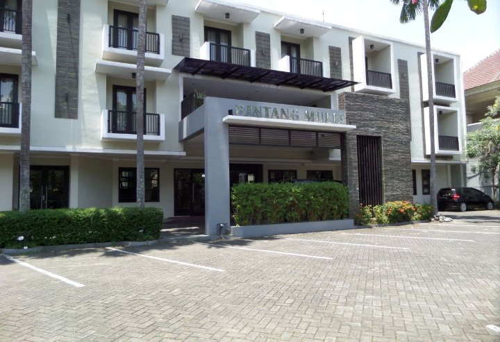 冕登穆利雅酒店及餐厅(Bintang Mulia Hotel & Resto)