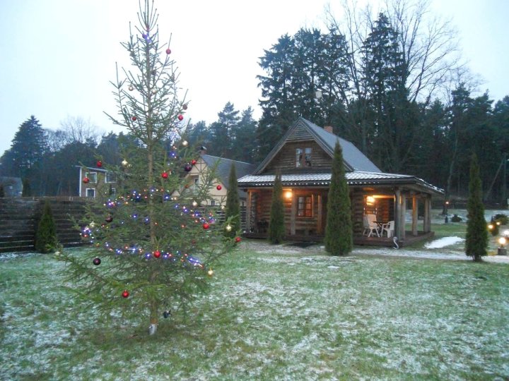 Forest Edge Lodge and Garden House