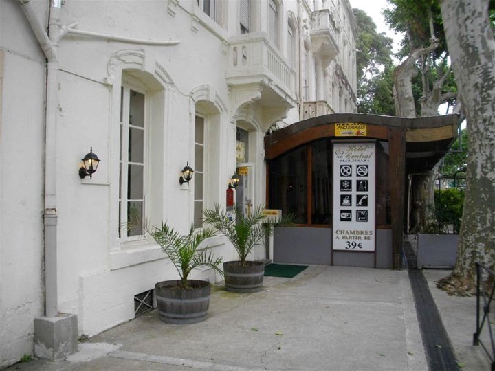 中央酒店(Hôtel Central)