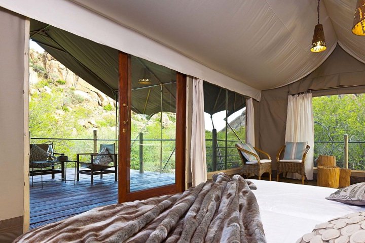 埃龙戈荒野山林小屋(Erongo Wilderness Lodge)