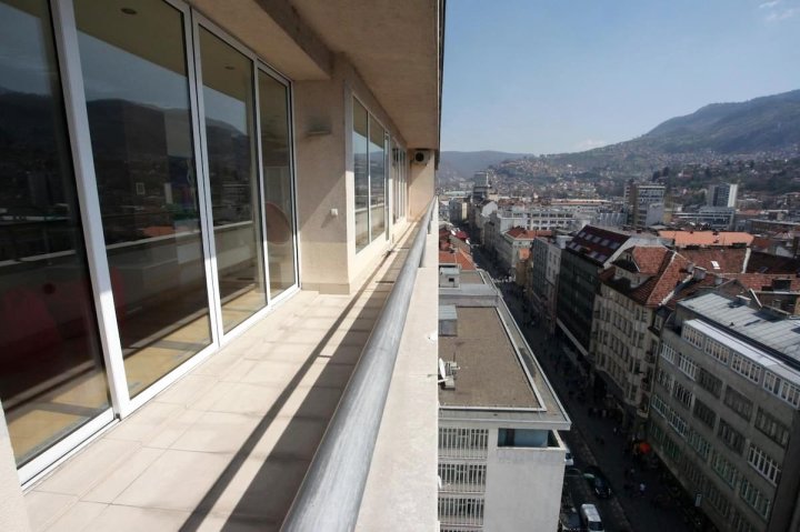 市区60号顶楼公寓酒店(Downtown 60's Penthouse Apartment)