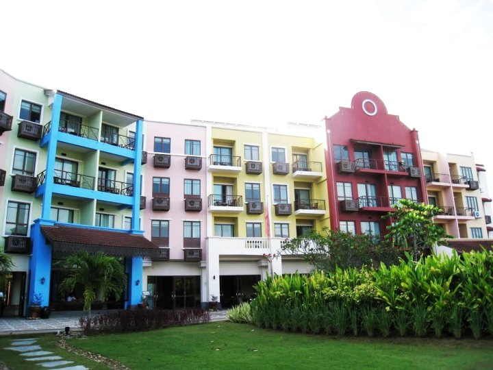 兰卡威湖优雅套房酒店(Elegant Suite Private Unit @ Langkawi Lagoon Resort)