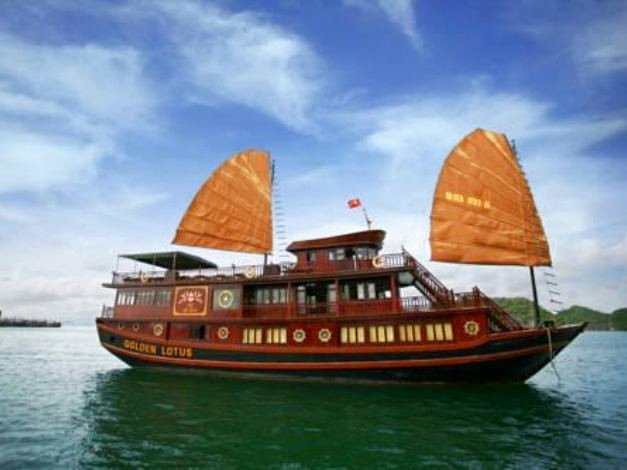 下龙湾金莲花号经典游轮(Golden Lotus Classic Cruise Ha Long Bay)