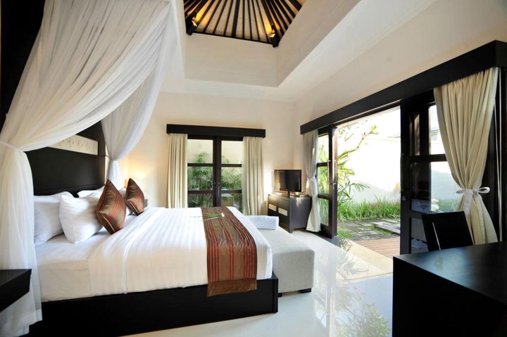巴厘岛塞米亚克温泉别墅大酒店(La Villais Kamojang Villa Seminyak Bali)