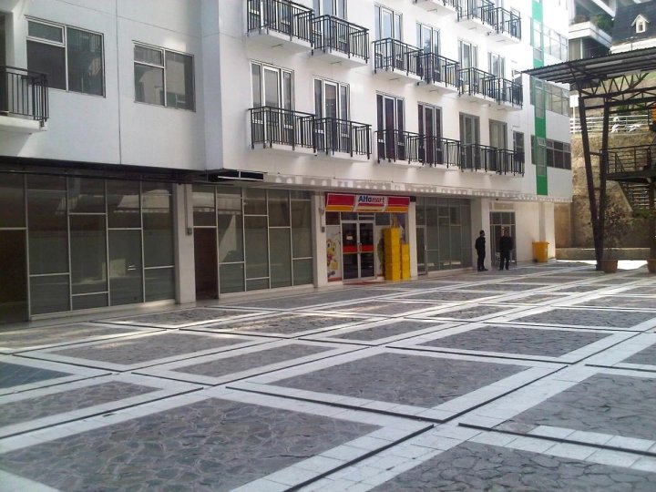 塞普莱斯维纳公寓(Vina Apartment at Cihampelas)