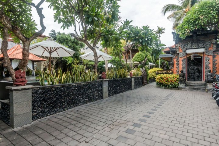 巴厘岛雷吉安拉雅禅室酒店(Zen Rooms Raya Legian Bali)