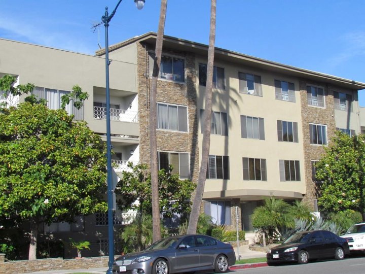 比佛利山庄宽敞两​​卧室公寓酒店(Large Two-Bedroom Apartment in Beverly Hills)