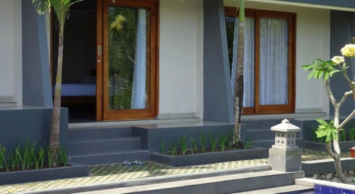 巴厘岛特勒斯安贝尔斯酒店(Terrace Ampels Bali Island)