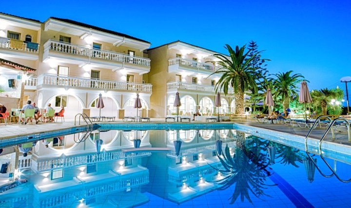 卡拉斯格兰德度假酒店(Karras Grande Resort)