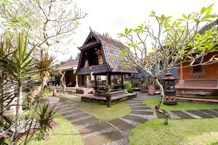 尤马赛瑞瑞斯特里斯别墅酒店(Umasari Rice Terrace Villa)