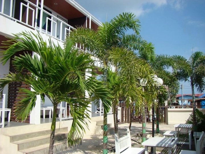 琅岛海滩酒店 2 馆(Sea Beach Koh Larn 2)