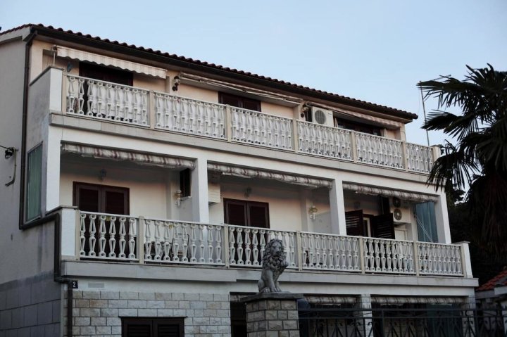 杰德拉别墅酒店(Guest House Villa Jadera)